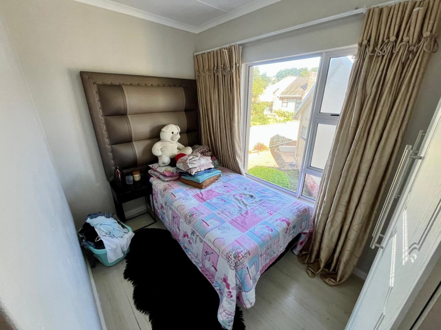 To Let 4 Bedroom Property for Rent in Beacon Bay Eastern Cape